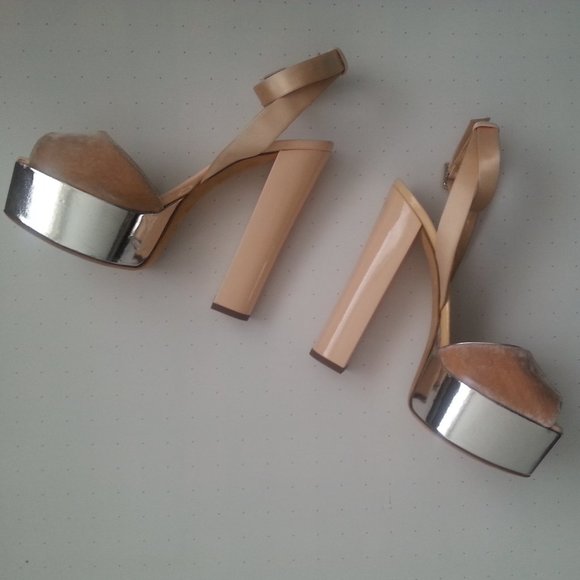 Betty Platform Velvet Sandal - Picture 5 of 8